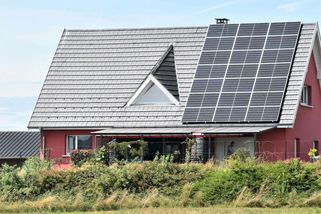 Solární boom narazil na strop: Majitele domácích solárních elektráren čekají nová pravidla a regulace